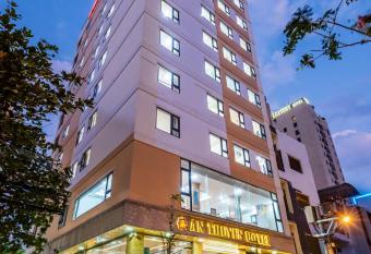 An Thuyen Hotel allows 18 year olds to book a room