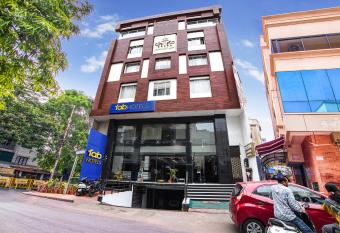 FabHotel Mansingh Begum Bazar Road has Balcony rooms