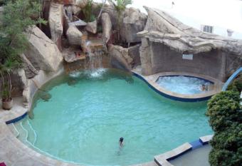 Beachfront Mooloolaba Apartment- 7th Floor Landmark resort has rooms with a private hot tub