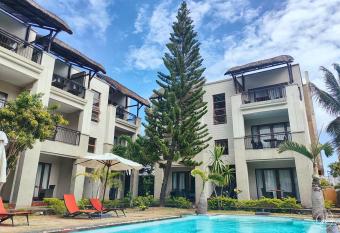 Grand Bay Suites has Balcony rooms