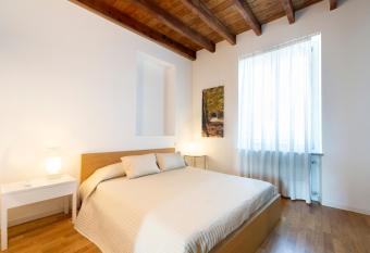 La Maison del Capestrano has Balcony rooms