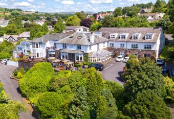 Windermere Hillthwaite Hotel allows 18 year olds to book a room
