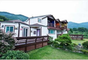 Travel Sketch Pension has Balcony rooms