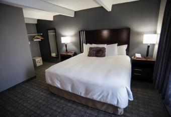 Eastlake Suites Hotel & Conference Center By OYO Urbana has Balcony rooms