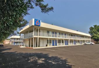 Motel 6 Woodland Sacramento Area allows 18 year olds to book a room