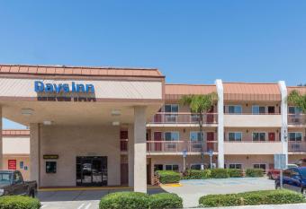 Days Inn by Wyndham Ontario Airport has Smoking rooms