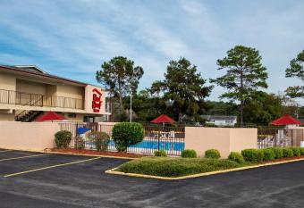 Motel 6 Hattiesburg Ms has Smoking rooms