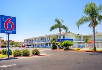 Motel 6 Tulare allows 18 year olds to book a room