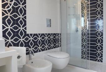 Al Chiar di Luna has Balcony rooms