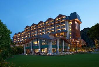 Resorts World Sentosa - Equarius Hotel has Balcony rooms