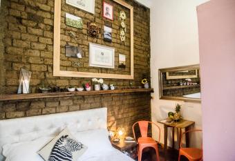 Moonshine Boutique Hostal has Balcony rooms