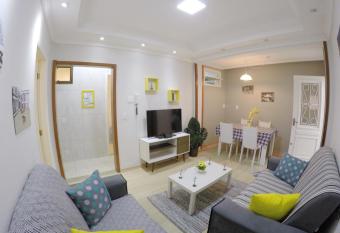 Casa em Petropolis 7 min do Museu allows 18 year olds to book a room