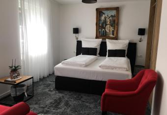 Das Haus am See allows 18 year olds to book a room