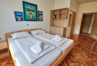 Preno  i    a Miklav  i   allows 18 year olds to book a room