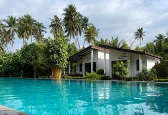 Sanda Eliya Resort allows 18 year olds to book a room