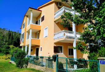 Dom za odmor J&S has Balcony rooms