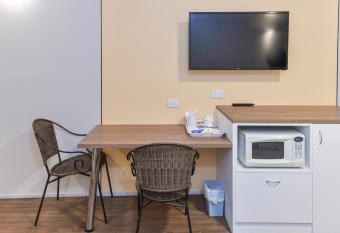 Platinum Motel has rooms with a private hot tub