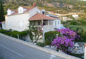 Apartments Mija has Balcony rooms