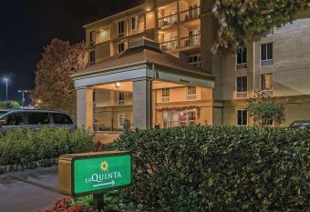 La Quinta Inn & Suites by Wyndham Pigeon Forge has Balcony rooms