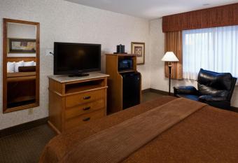 Best Western Plus Ramkota Hotel has rooms with a private hot tub