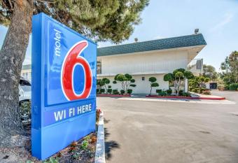 Super 8 By Wyndham allows 18 year olds to book a room