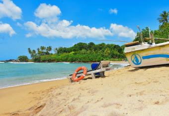 Shadow Surf Bay has Smoking/Balcony rooms