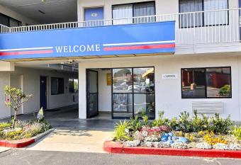 Motel 6 Palmdale allows 18 year olds to book a room