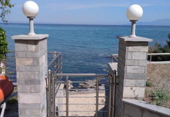 Evaliana Seaside Apartment allows 18 year olds to book a room