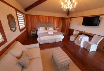 Hotel Finca Lerida Coffee Plantation and Boutique Hotel allows 18 year olds to book a room