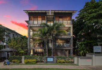Sea Point on Trinity Beach has Balcony rooms
