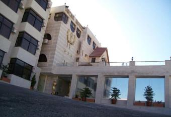 Oscar Hotel Petra allows 18 year olds to book a room