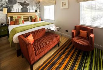 Hotel Indigo London Hyde Park Paddington, an IHG Hotel has Balcony rooms