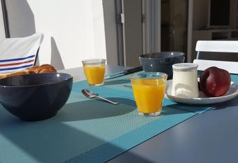 Le Rallye Royan has Balcony rooms