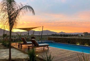 Luna Del Valle has Balcony rooms