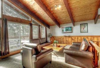 Tyrolean at Blue Mountain has Balcony rooms