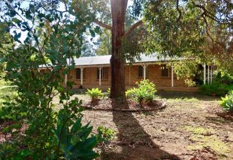 Travellers Rest Motel has Balcony rooms