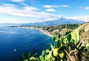 SiciliaEtnaMinio has Balcony rooms