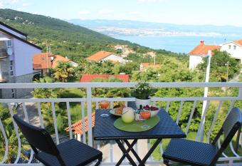 Apartman Ruza 2 has Balcony rooms