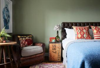 Artist Residence Brighton has Balcony rooms