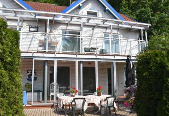 Villa Au  ra allows 18 year olds to book a room