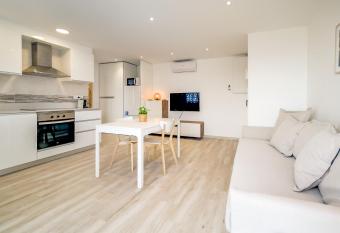 Hauzify I Apartament Rosa dels Vents has Balcony rooms