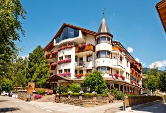 Hotel Villa Monica has Balcony rooms