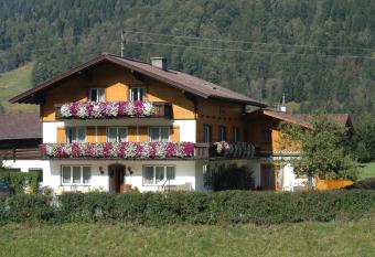 Haus Dachstein Schnitzer has Balcony rooms