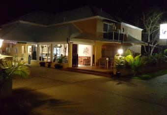 Admiral Nelson Motor Inn has Balcony rooms