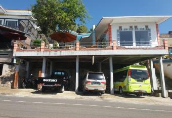 Bintang Bungalow Tour & Travel has Balcony rooms