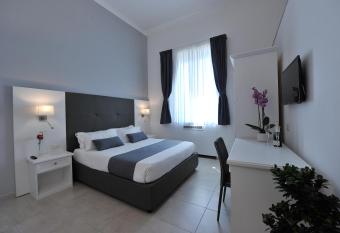 SorrentoBay has Balcony rooms