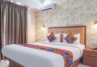 Hotel Hocks Deluxe - New Delhi Railway Station has Balcony rooms