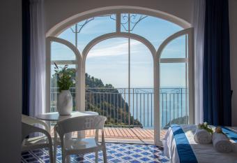 Palazzo San Giovanni Amalfi Coast has Balcony rooms