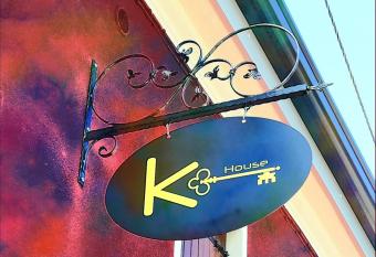 Karingo House has Balcony rooms