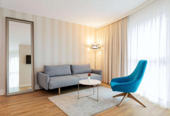 NH Mannheim allows 18 year olds to book a room